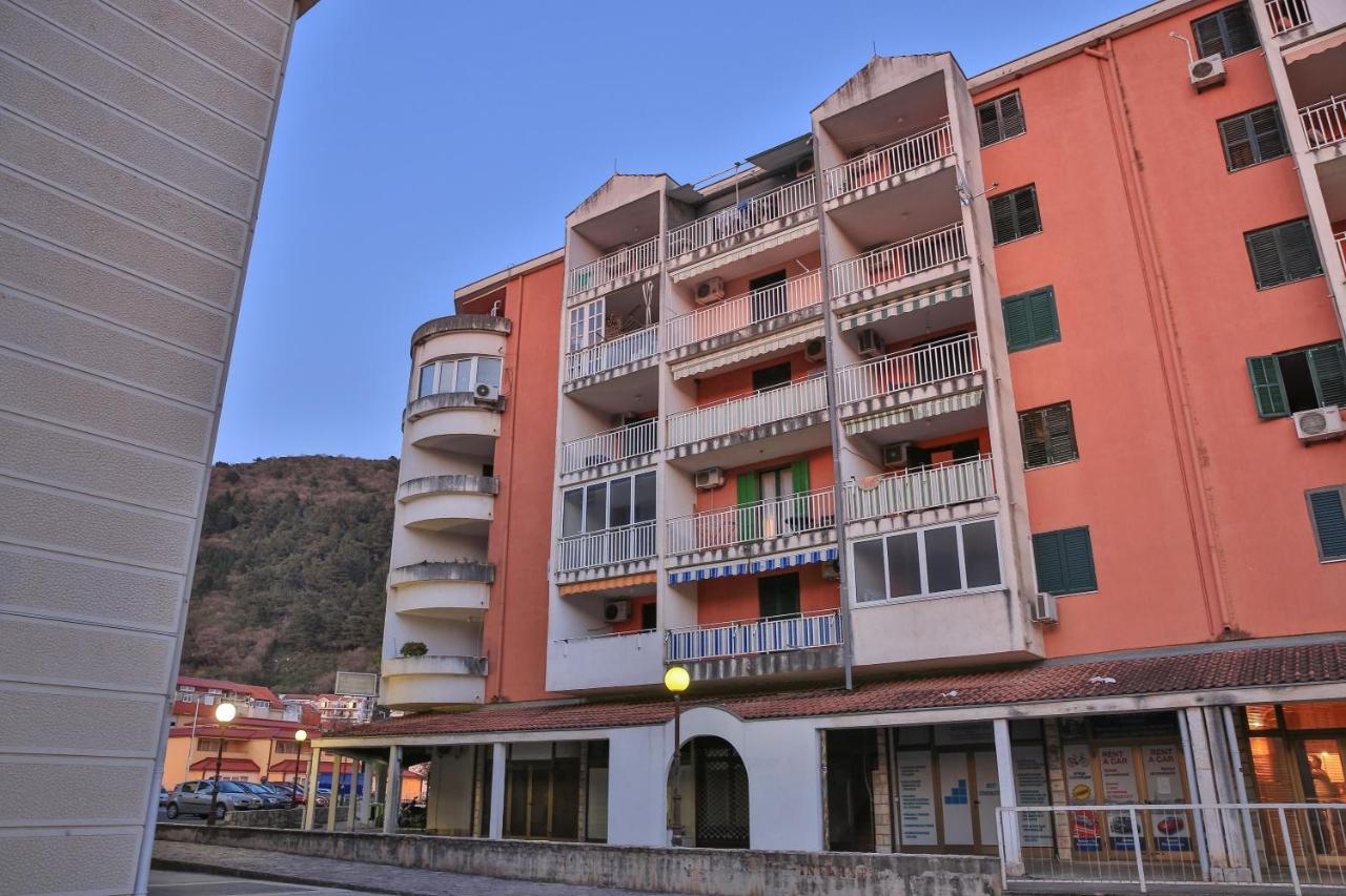 Comfort Apartment Near The Beach Будва Екстер'єр фото